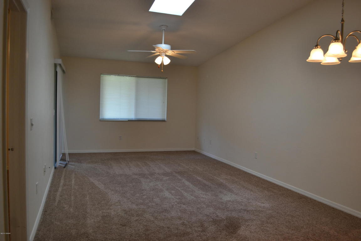 104 CEDARWOOD VILLAGE Circle, Daytona Beach, FL 32119
