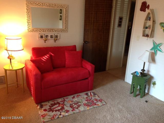 102 BOB WHITE Court, Daytona Beach, FL 32119