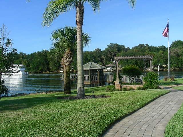 4 Oakview Court, Palm Coast, FL 32137