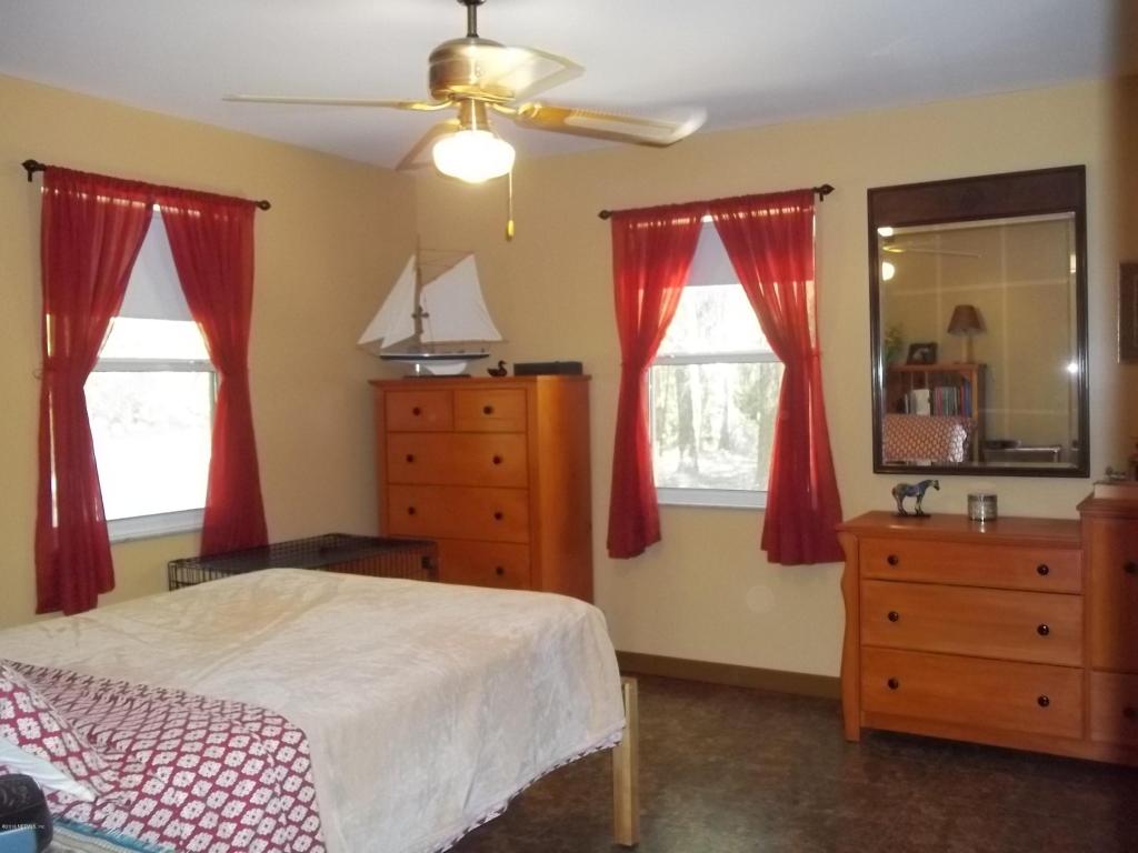 702 South COUNTY RD 315, Interlachen, FL 32148