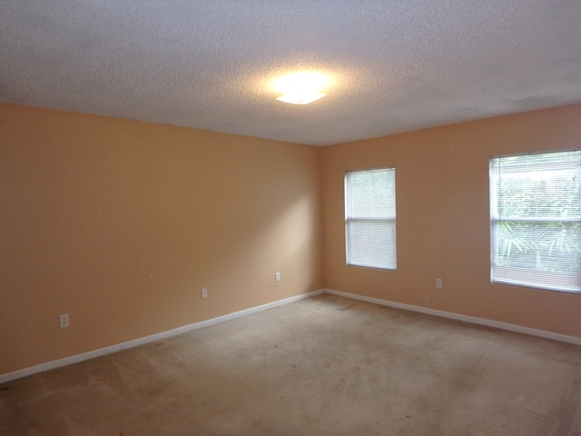 43 Randolph Dr, Palm Coast, FL 32164