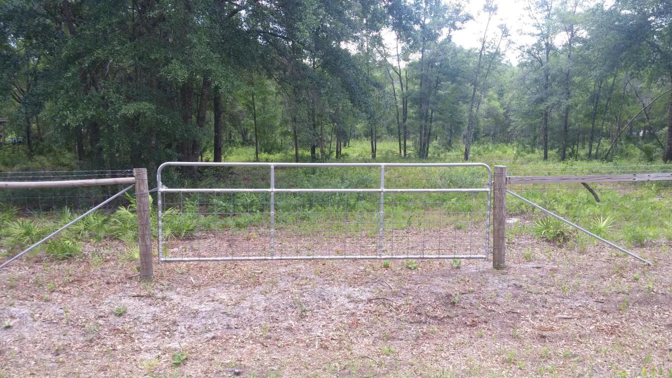 320 SILVER LAKE RD, Palatka, FL 32177