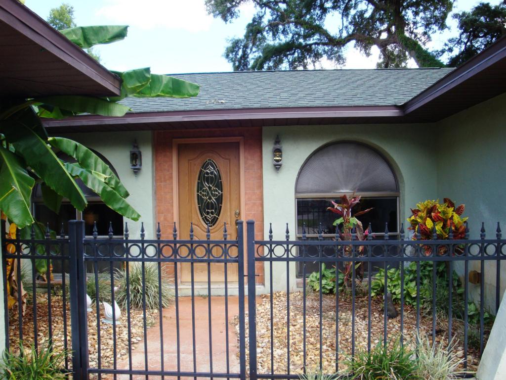 16695 SE 54TH Street, Ocklawaha, FL 32179