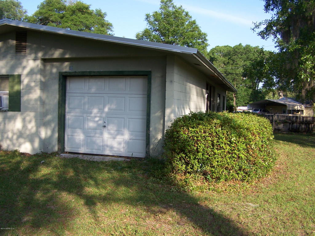 107 RAILROAD AVE, Pomona Park, FL 32181