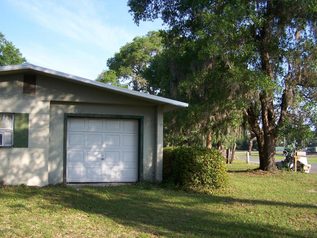 107 RAILROAD AVE, Pomona Park, FL 32181