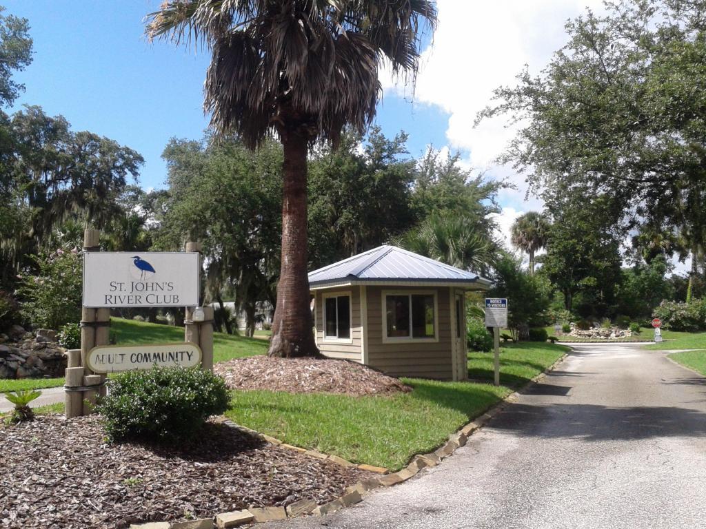 170 LAKE MARGO DR, Satsuma, FL 32189