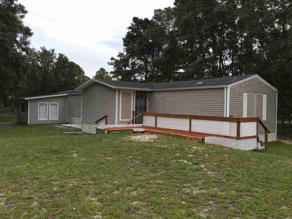 138 Lake Cir, Satsuma, FL 32189
