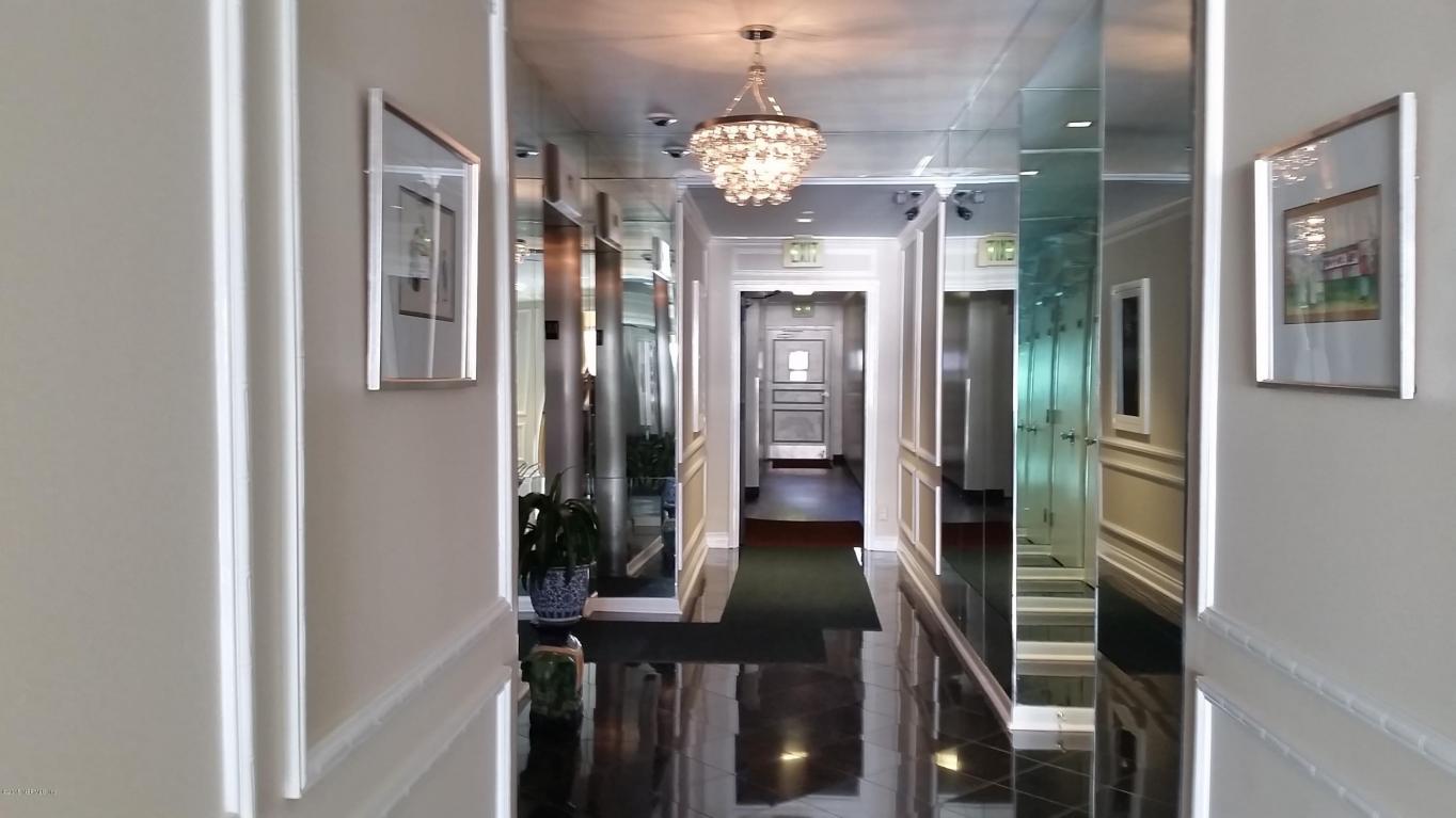 1560 LANCASTER TER, Jacksonville, FL 32204