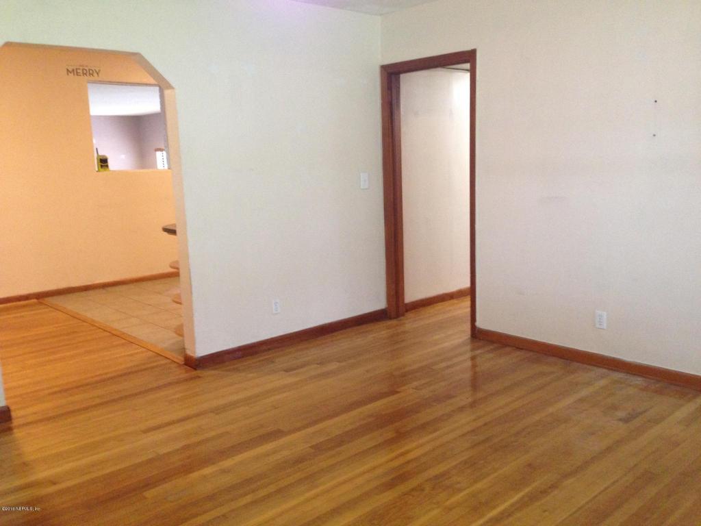 1733 SHADOWOOD LN, Jacksonville, FL 32207
