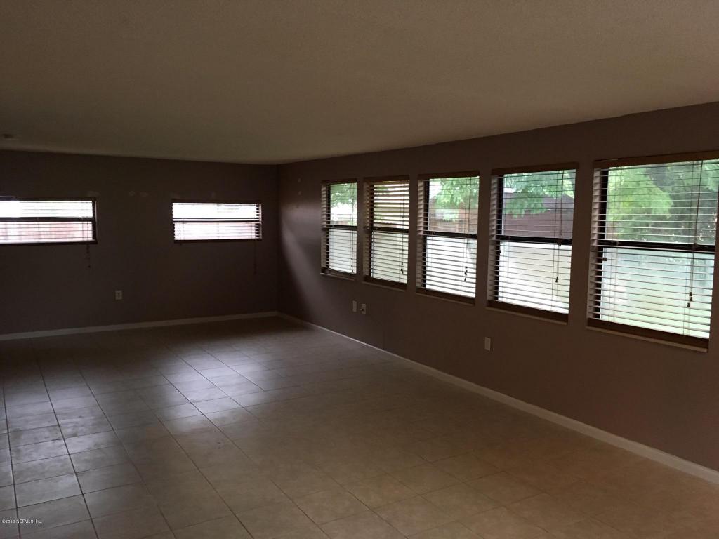 1733 SHADOWOOD LN, Jacksonville, FL 32207