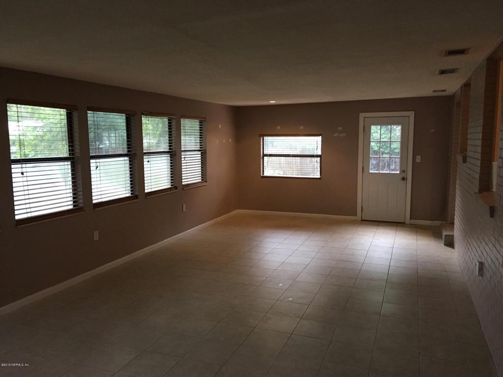 1733 SHADOWOOD LN, Jacksonville, FL 32207