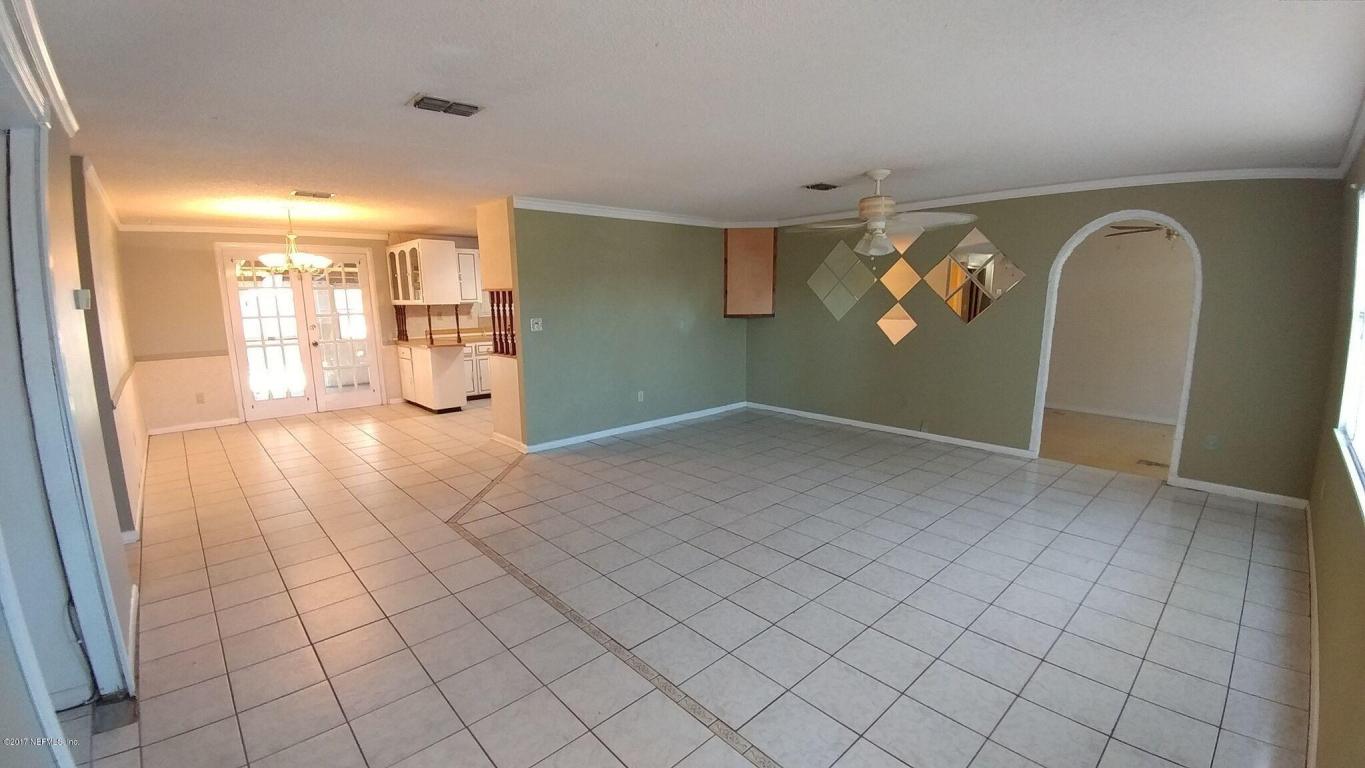 8174 SPRING LAKE RD North, Jacksonville, FL 32210