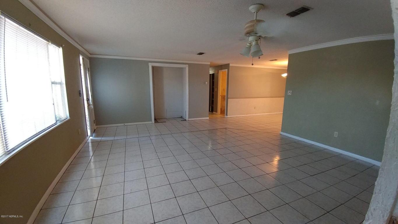 8174 SPRING LAKE RD North, Jacksonville, FL 32210