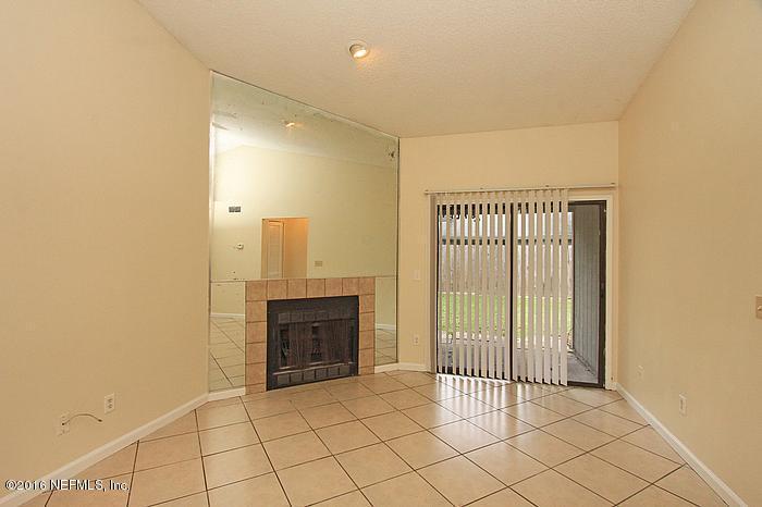 7627 INDIAN LAKES DR, Jacksonville, FL 32210