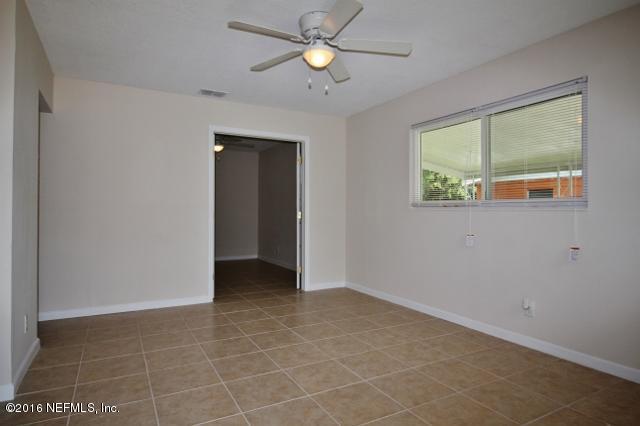 2338 LOOKING GLASS LN, Jacksonville, FL 32210