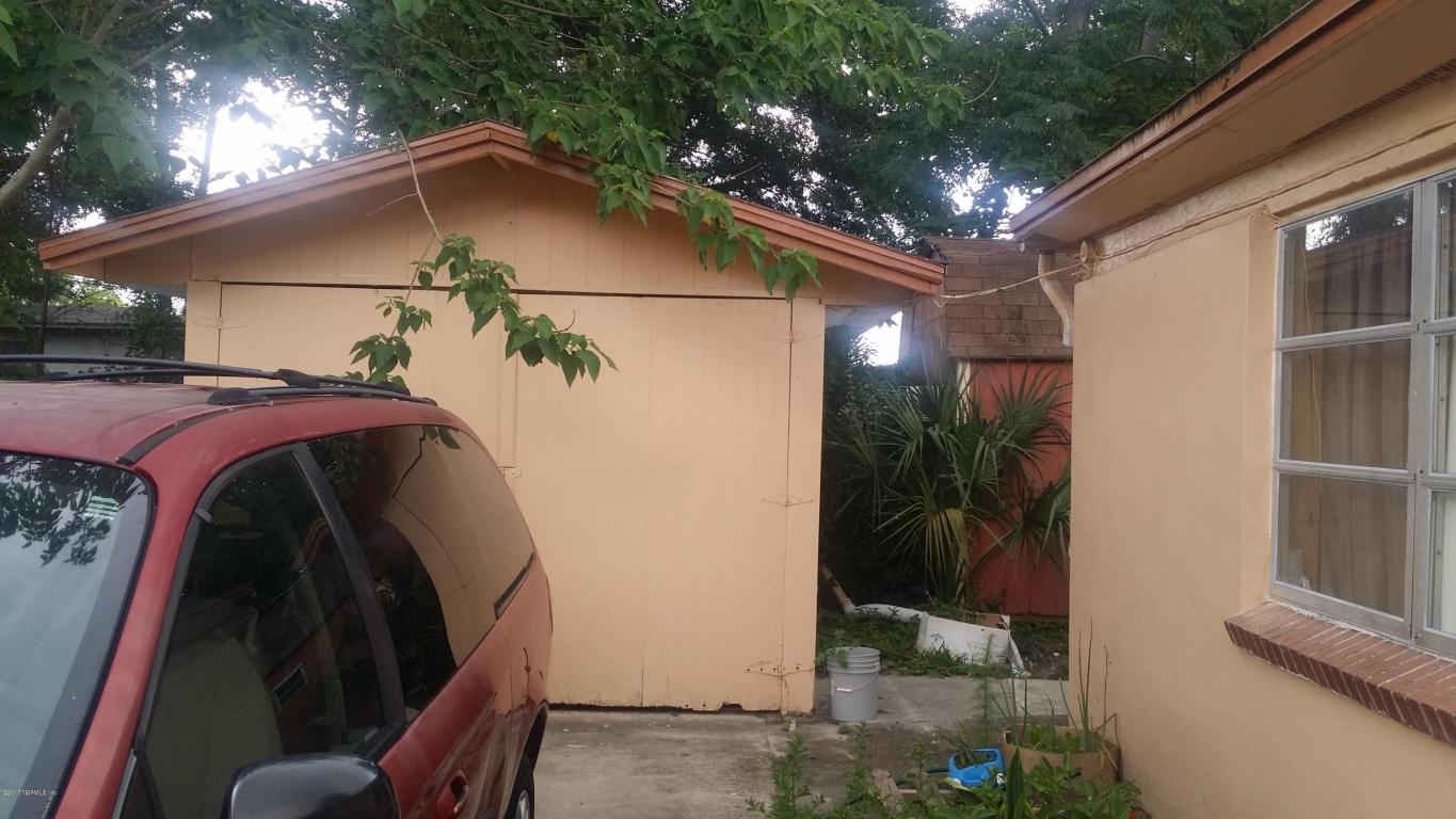 1049 CRESTDALE ST, Jacksonville, FL 32211