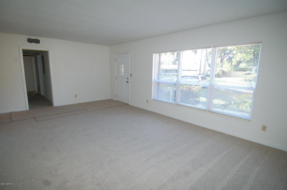 8562 SANTALIA AVE, Jacksonville, FL 32211