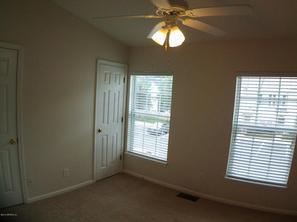3561 LONE TREE LN, Jacksonville, FL 32216