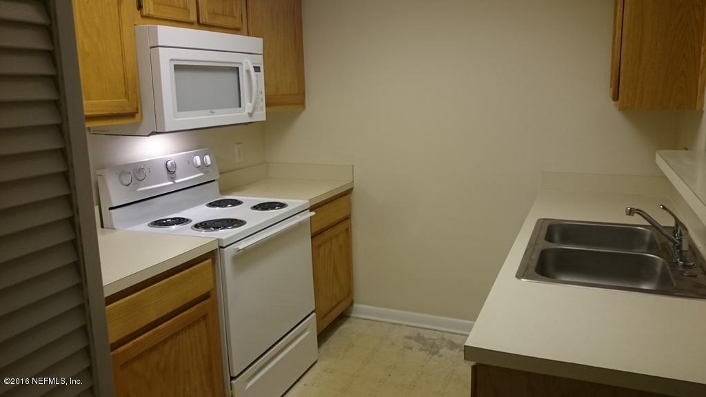 8315 CENTURY POINT DR North, Jacksonville, FL 32216
