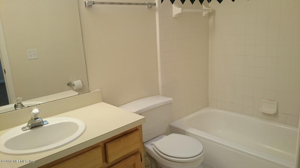 8315 CENTURY POINT DR North, Jacksonville, FL 32216