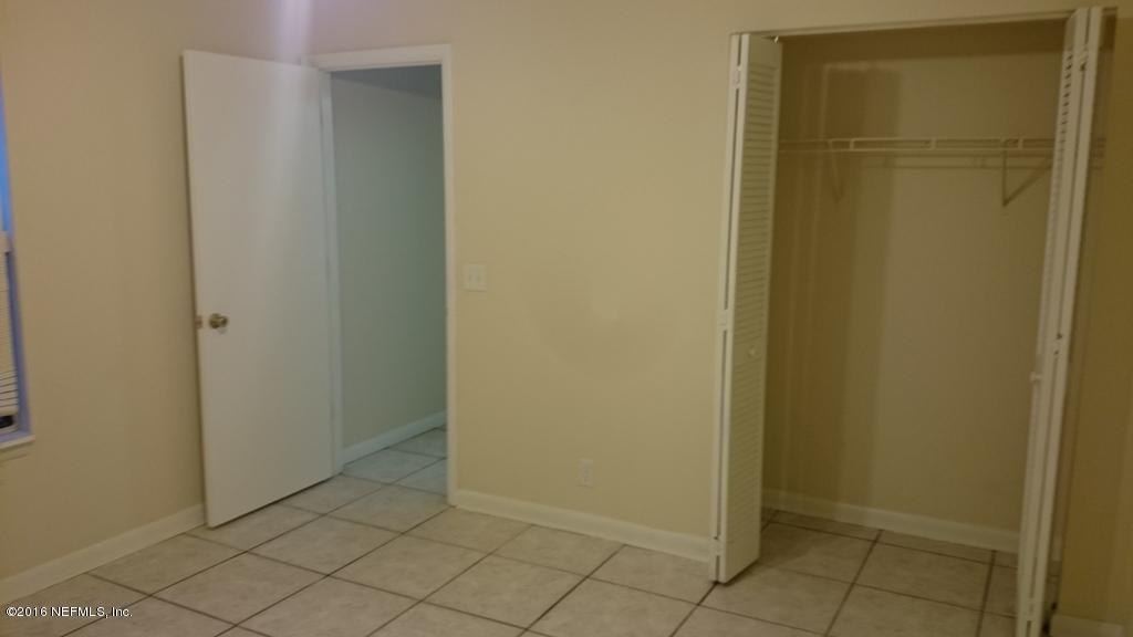 8315 CENTURY POINT DR North, Jacksonville, FL 32216