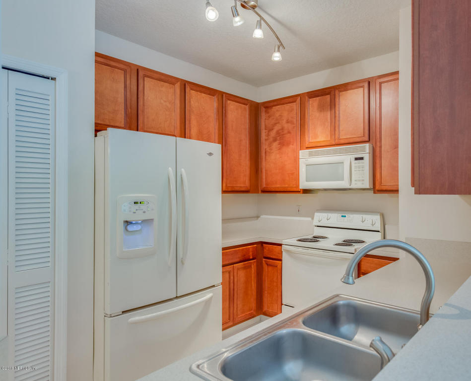 8601 BEACH BLVD, Jacksonville, FL 32216