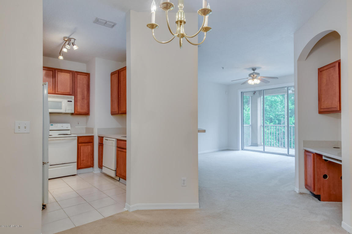 8601 BEACH BLVD, Jacksonville, FL 32216