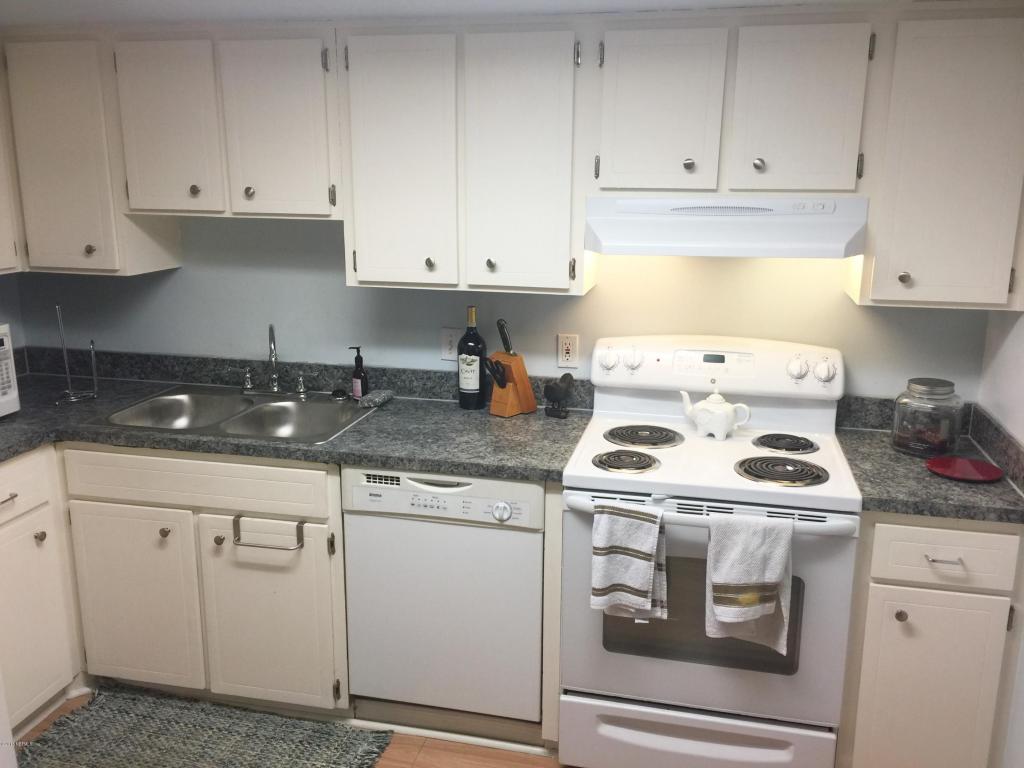 7018 HOLIDAY HILL CT, Jacksonville, FL 32216