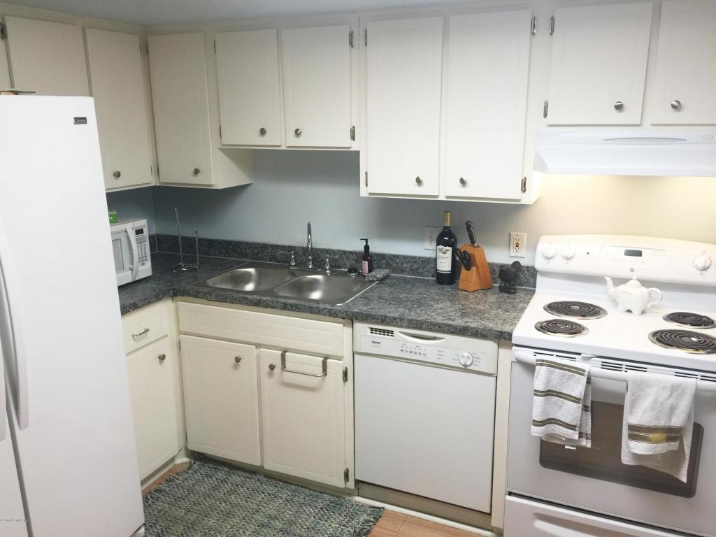 7018 HOLIDAY HILL CT, Jacksonville, FL 32216