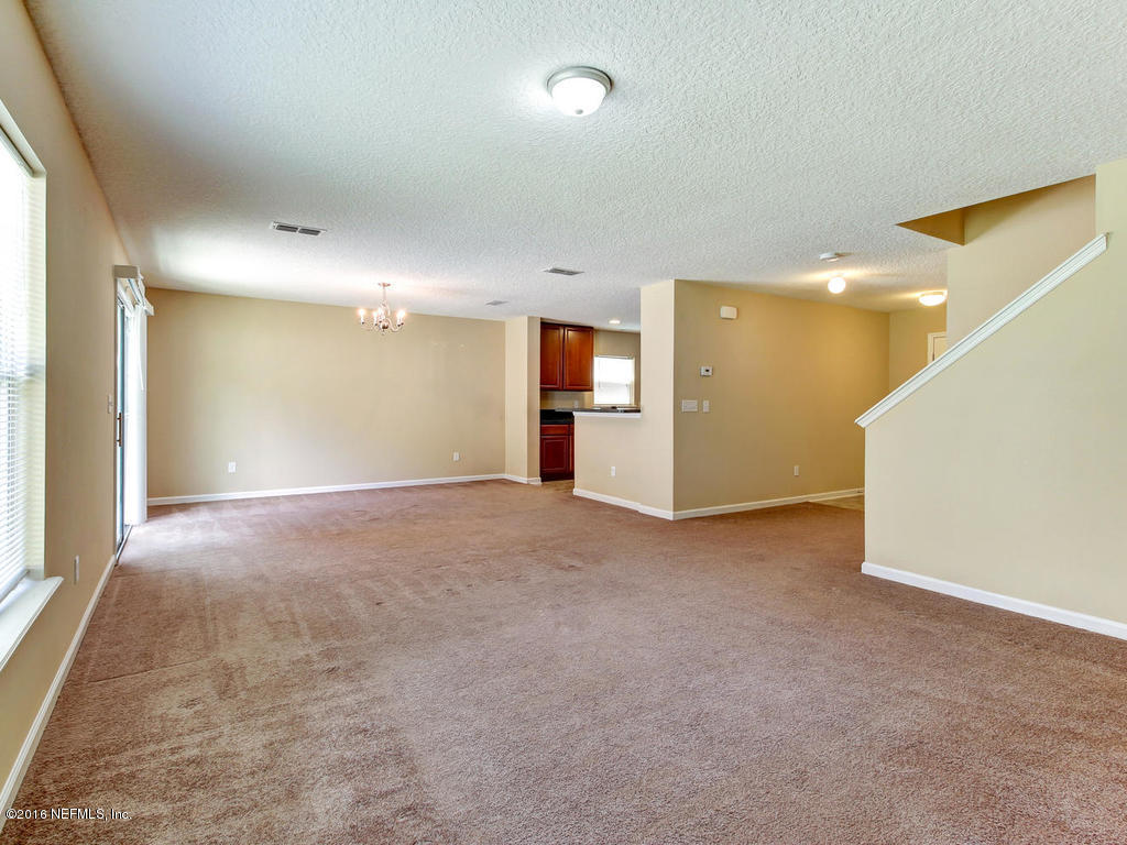 354 AUBURN OAKS RD East, Jacksonville, FL 32218