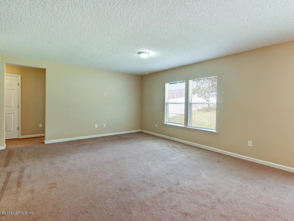 354 AUBURN OAKS RD East, Jacksonville, FL 32218