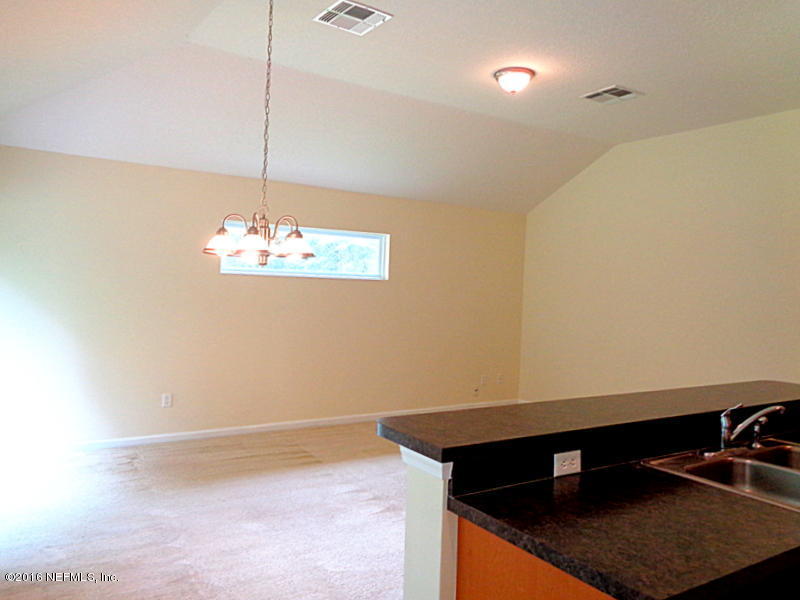 353 CHAFFEE RD North, Jacksonville, FL 32220