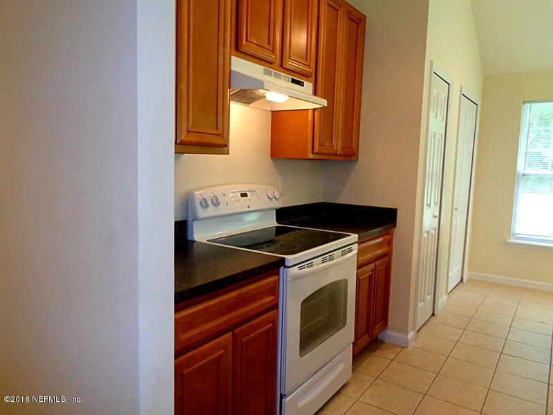 353 CHAFFEE RD North, Jacksonville, FL 32220