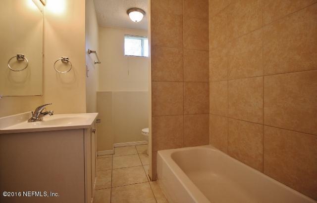 565 BROOKVIEW DR North, Jacksonville, FL 32225