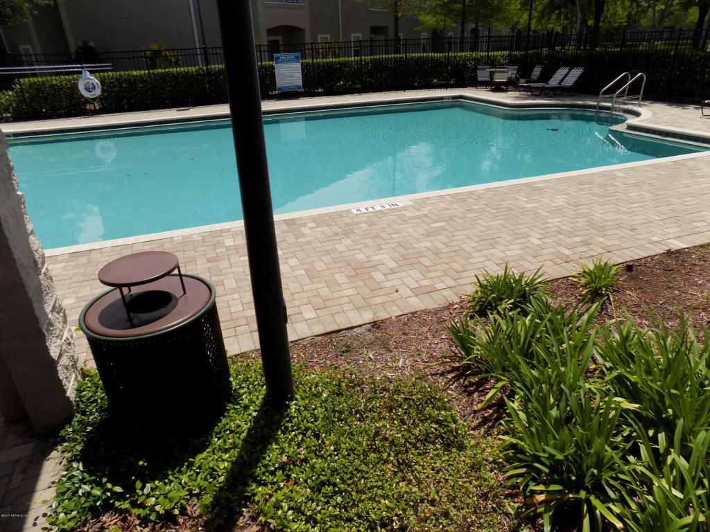 6105 MAGGIES CIR, Jacksonville, FL 32244