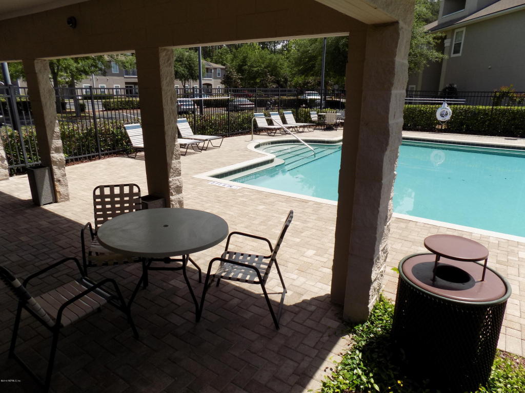 6105 MAGGIES CIR, Jacksonville, FL 32244