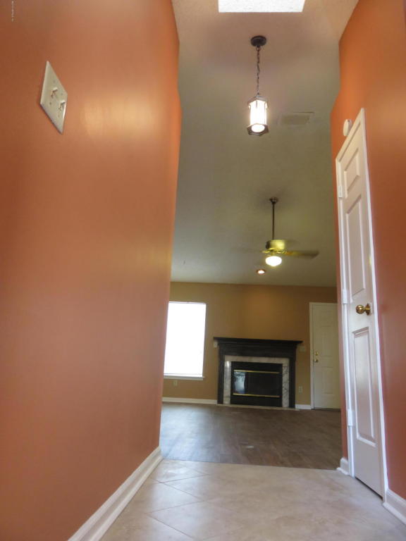 8425 ROCKRIDGE DR, Jacksonville, FL 32244