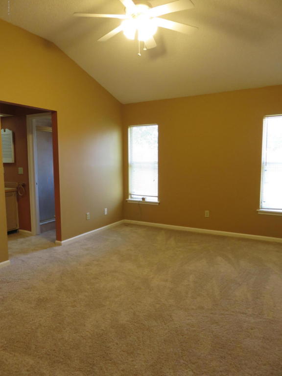 8425 ROCKRIDGE DR, Jacksonville, FL 32244