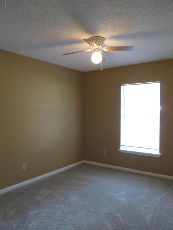 8425 ROCKRIDGE DR, Jacksonville, FL 32244