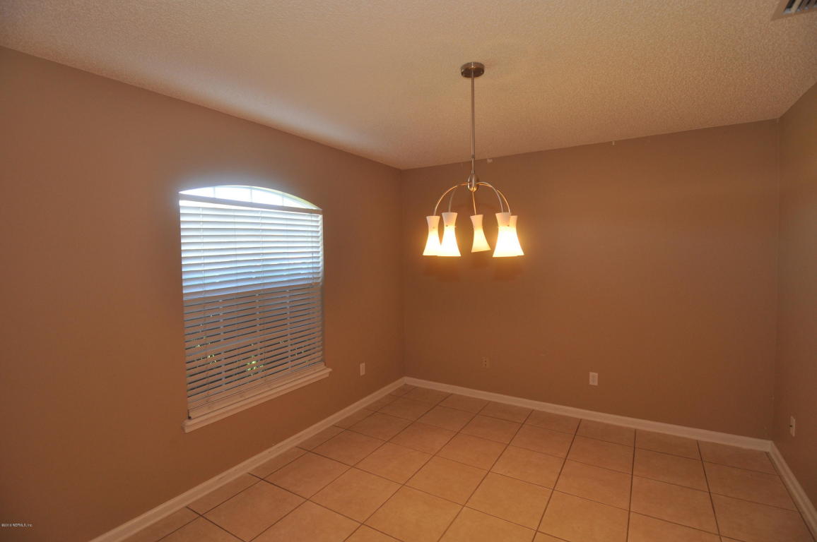 6511 CRIMSON LEAF LN, Jacksonville, FL 32244