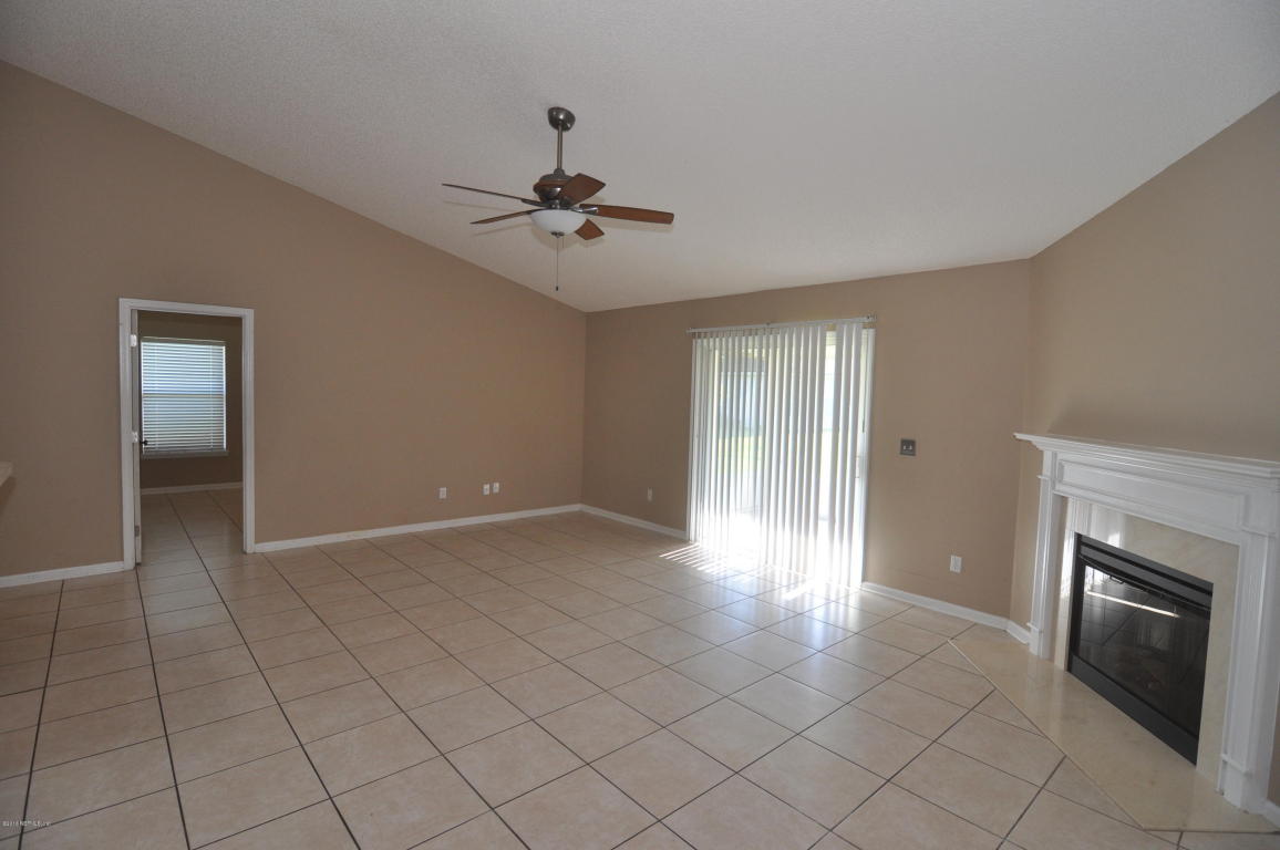 6511 CRIMSON LEAF LN, Jacksonville, FL 32244