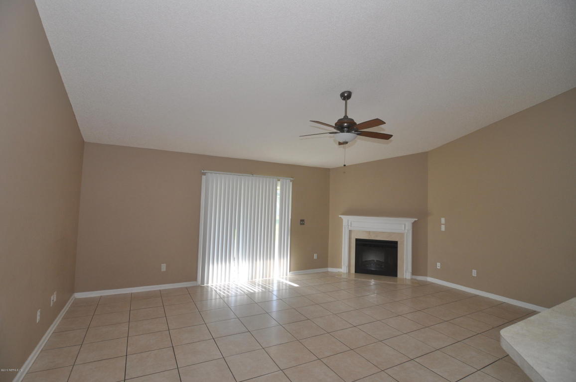 6511 CRIMSON LEAF LN, Jacksonville, FL 32244