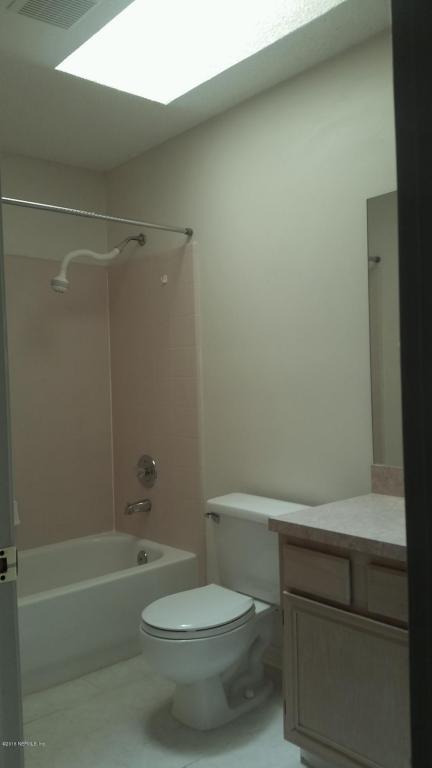 8935 CHAMBORE DR, Jacksonville, FL 32256