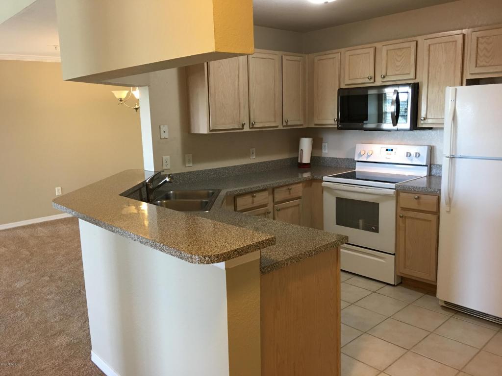 7800 POINT MEADOWS DR, Jacksonville, FL 32256