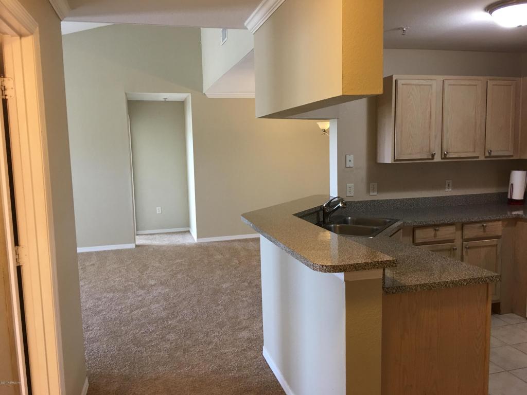 7800 POINT MEADOWS DR, Jacksonville, FL 32256