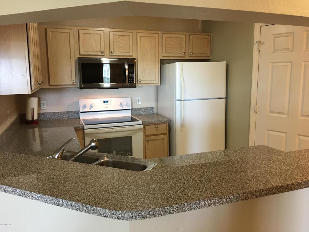 7800 POINT MEADOWS DR, Jacksonville, FL 32256