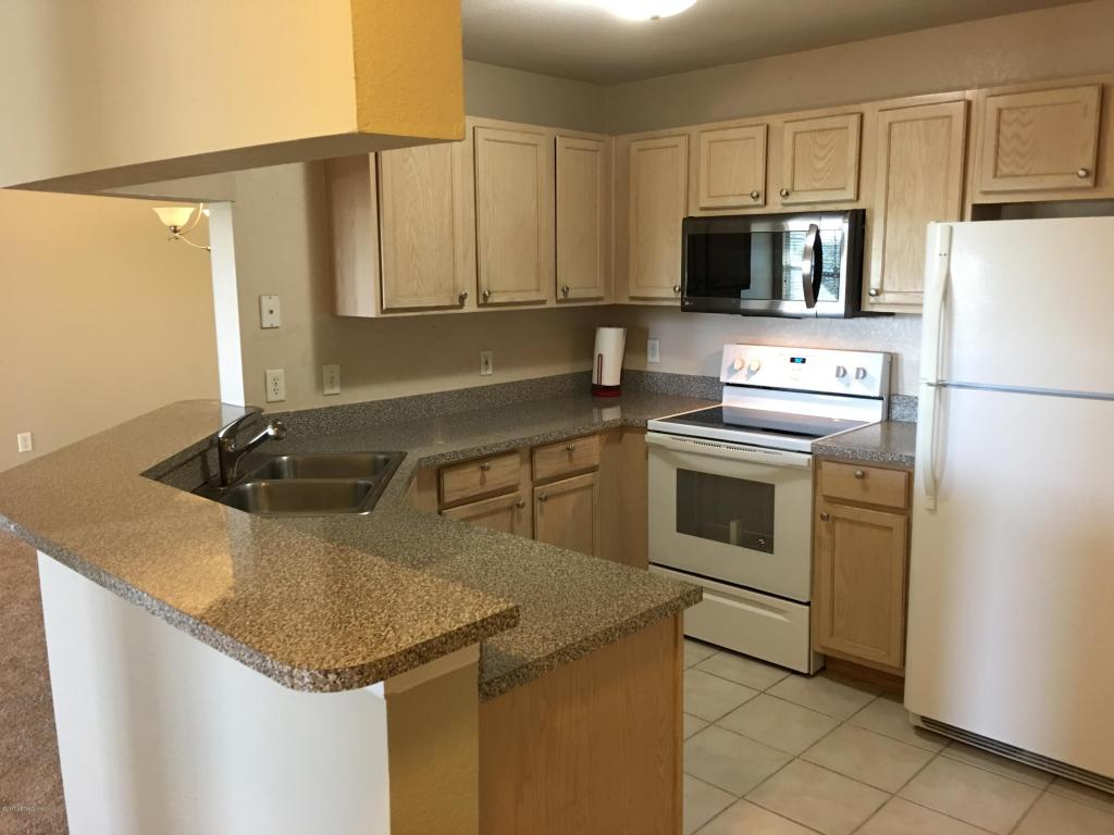 7800 POINT MEADOWS DR, Jacksonville, FL 32256