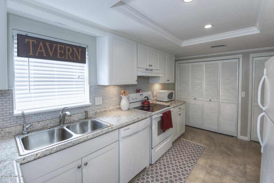 10020 LEISURE LN North, Jacksonville, FL 32256