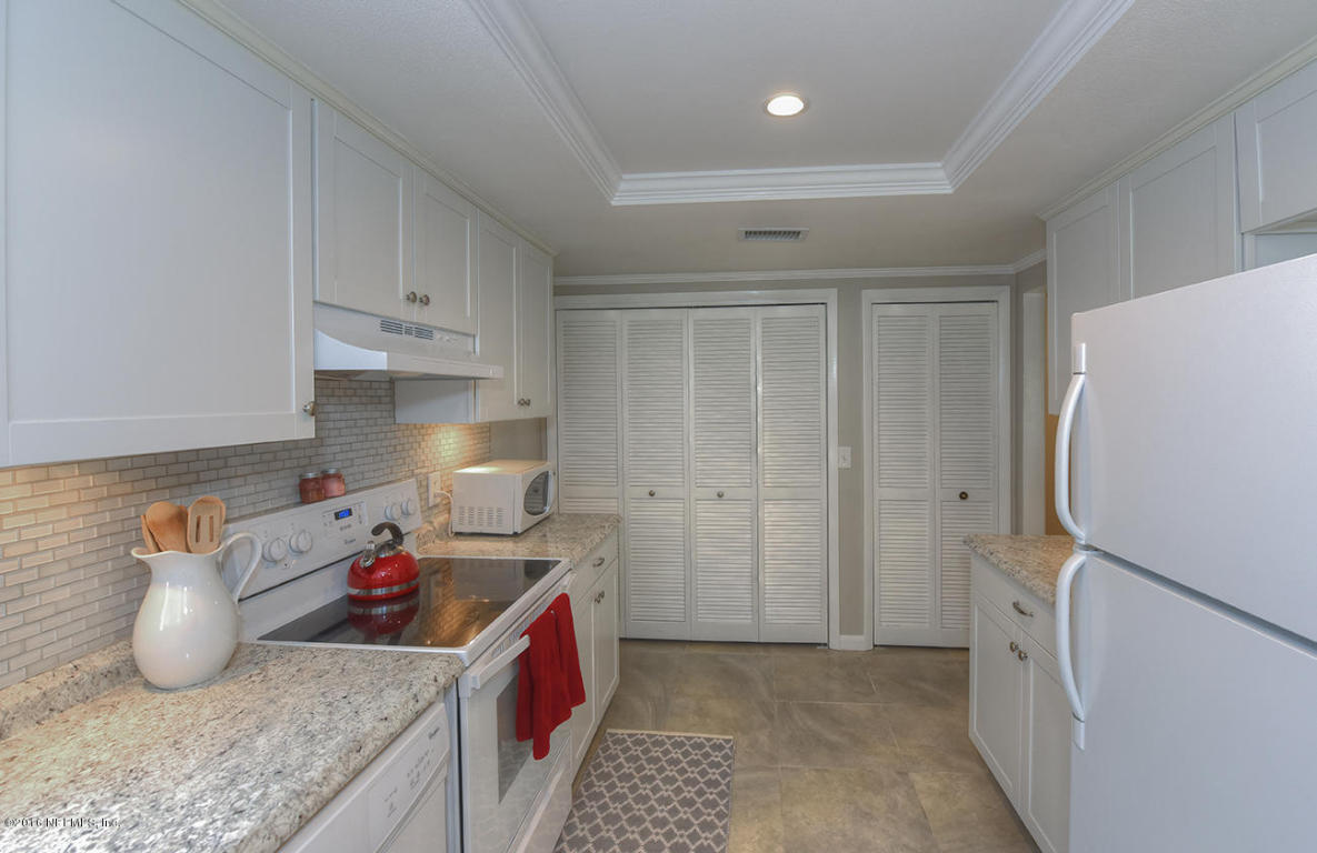 10020 LEISURE LN North, Jacksonville, FL 32256