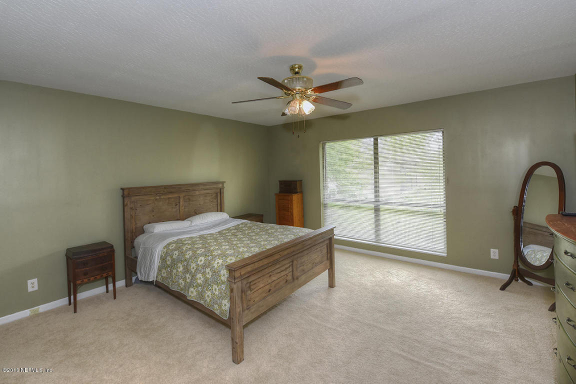 10020 LEISURE LN North, Jacksonville, FL 32256